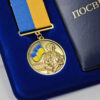 Комплект медаль захисник рідної землі (золото) футляр та посвідчення шкіра - Зображення 2