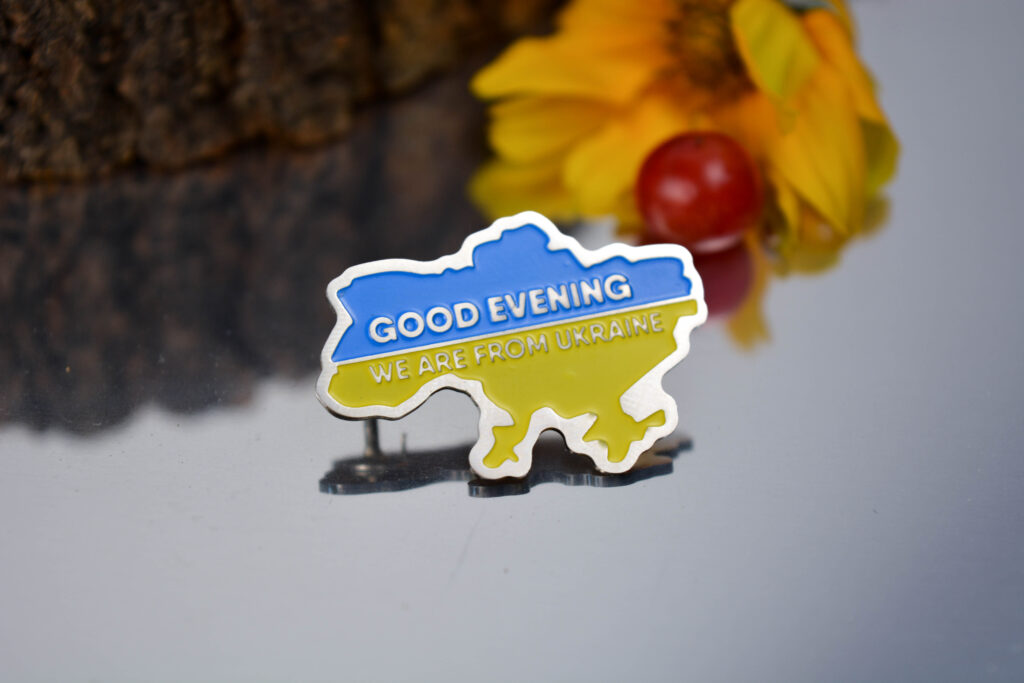 Значок пін Доброго вечора ми з України - Good evening we are from Ukraine