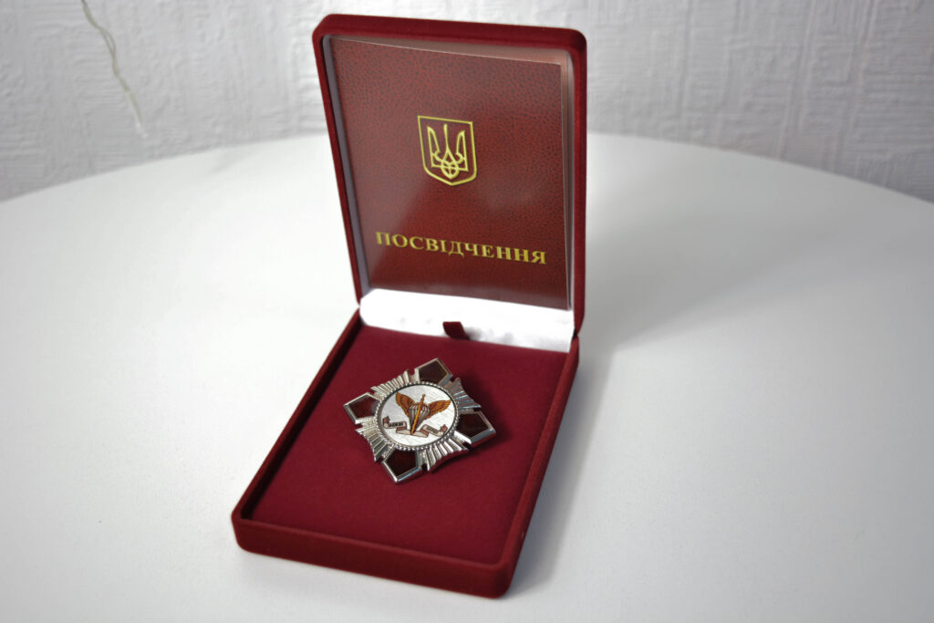 Комплект нагрудний знак десантно штурмові війська футляр та посвідчення з картону