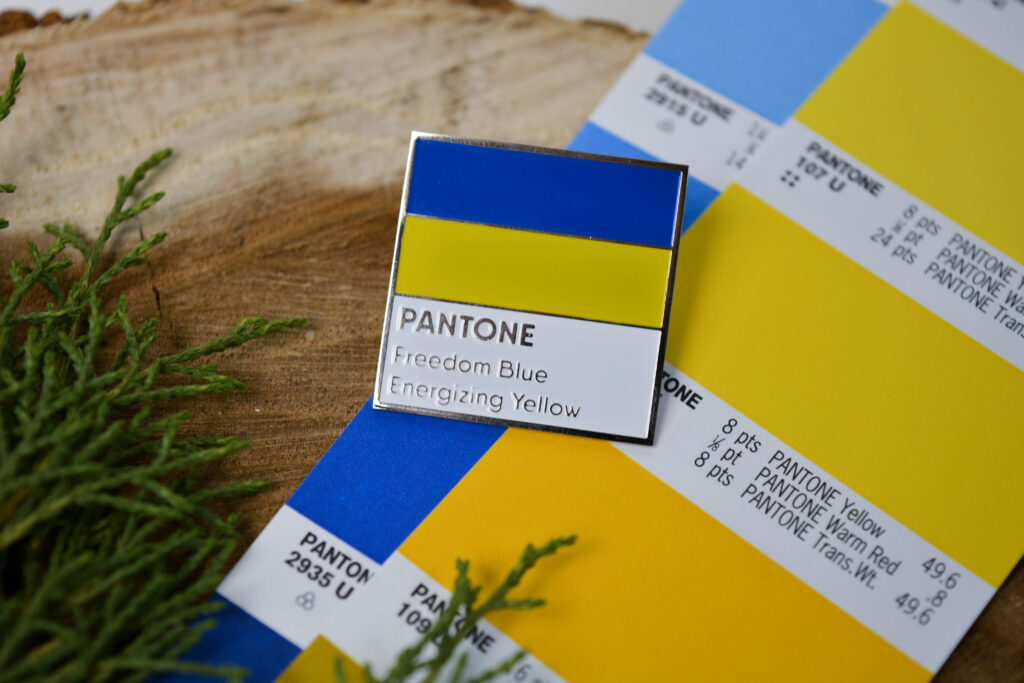 Значок пін Pantone