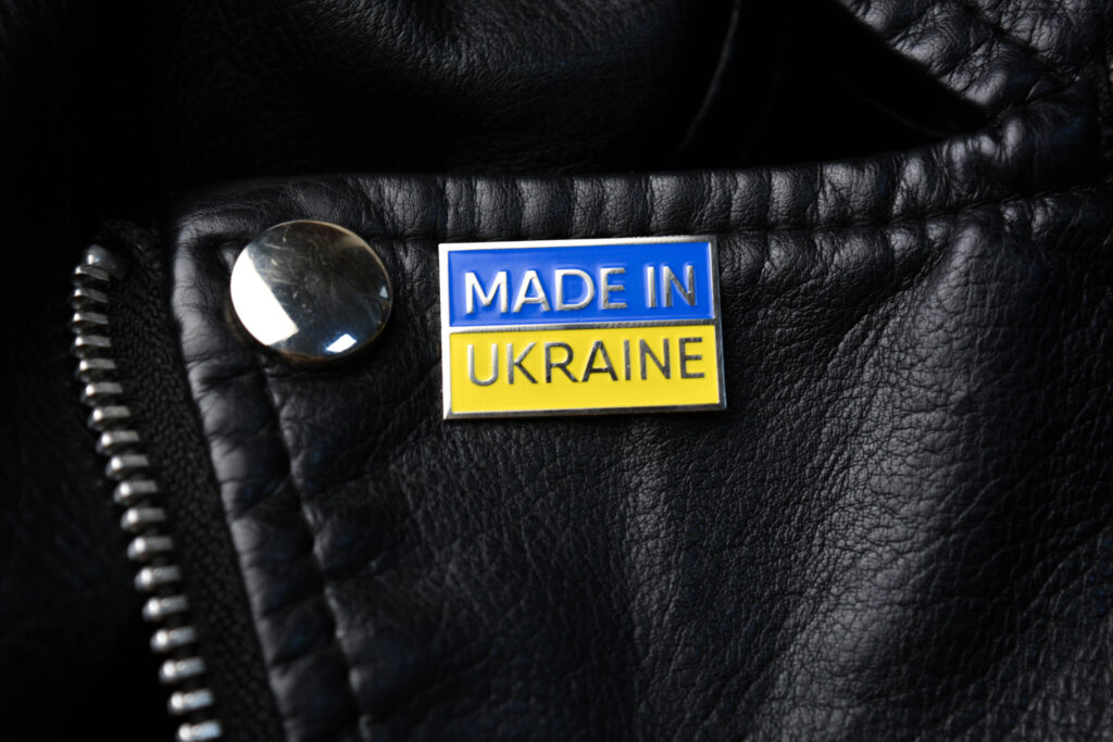 Значок пін Made in Ukraine-Виготовлено в Україні