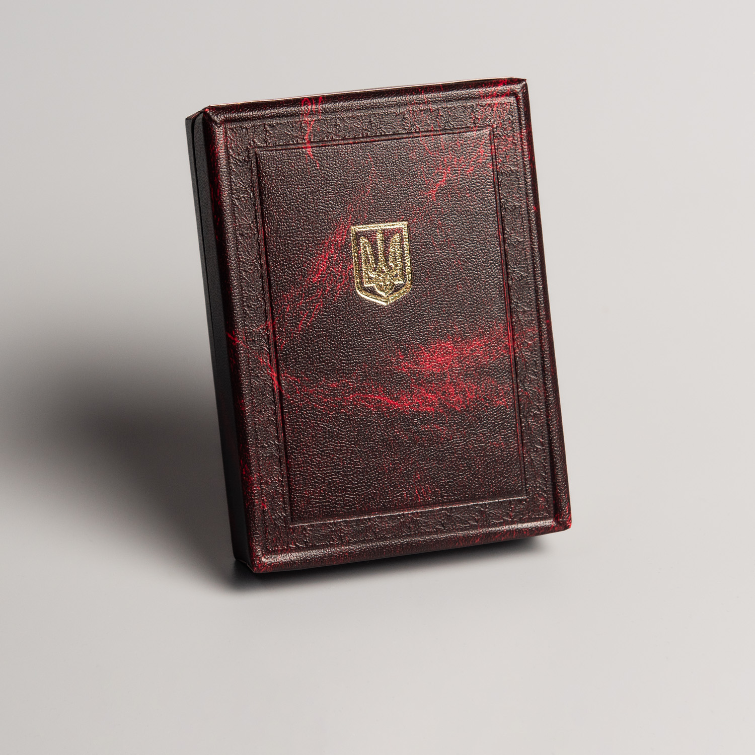 Футляр до нагороди зі шкірозамінника