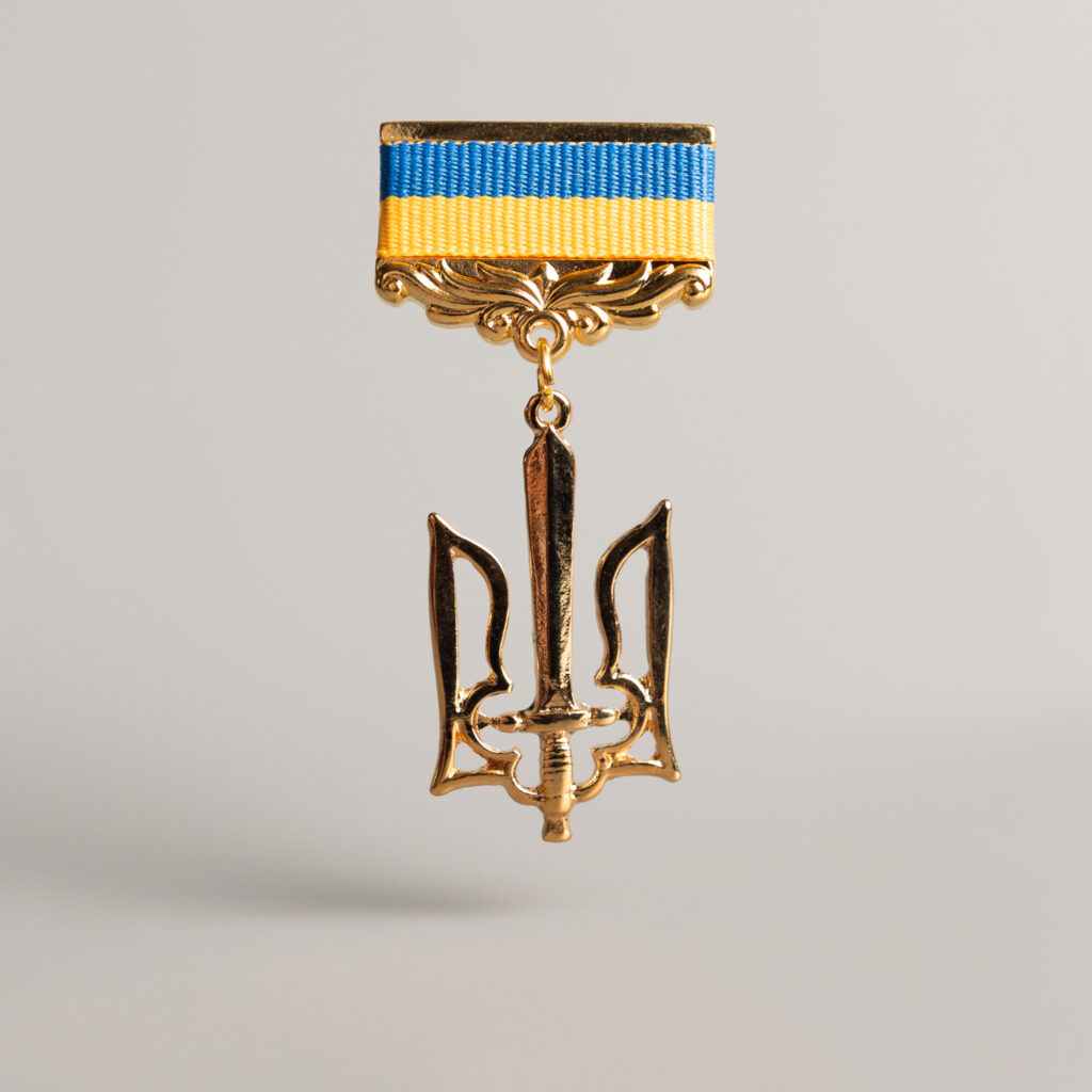 Нагрудний знак Народний Герой України золото