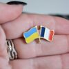 Значок пін подвійний прапор Україна Франція - Зображення 2