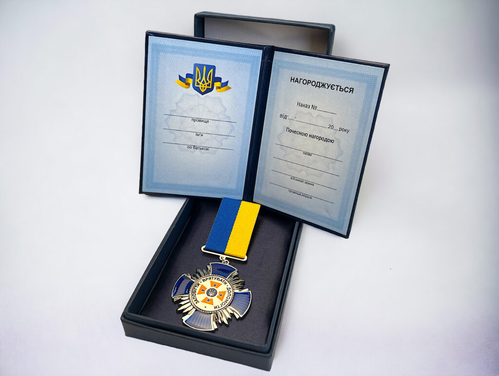 Комплект хрест ДСНС (нікель) футляр та посвідчення шкіра
