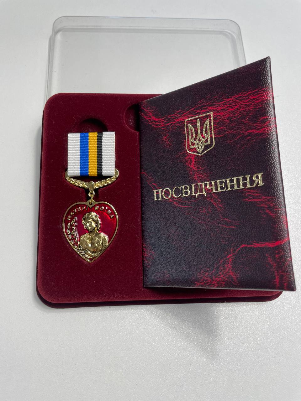 Комплект "Матері Воїна" медаль, футляр та посвідчення